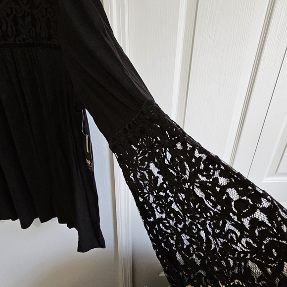 Tops - Picture 3 of 3